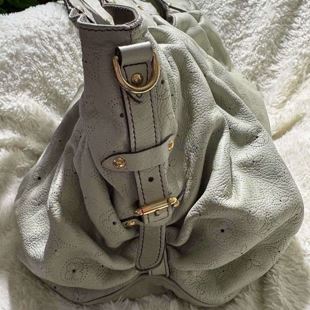 Louis Vuitton Mahina hobo Creamy mint colored Shoulder Bag - Picture 3 of 16